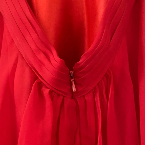 SHORT OPEN-BACK RED DRESS WITH IMBROIDERED STRAPS